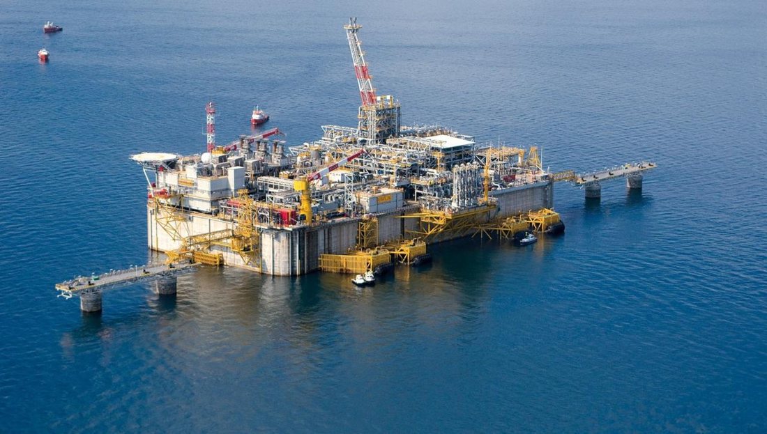 Una piattaforma per il gas in mare aperto